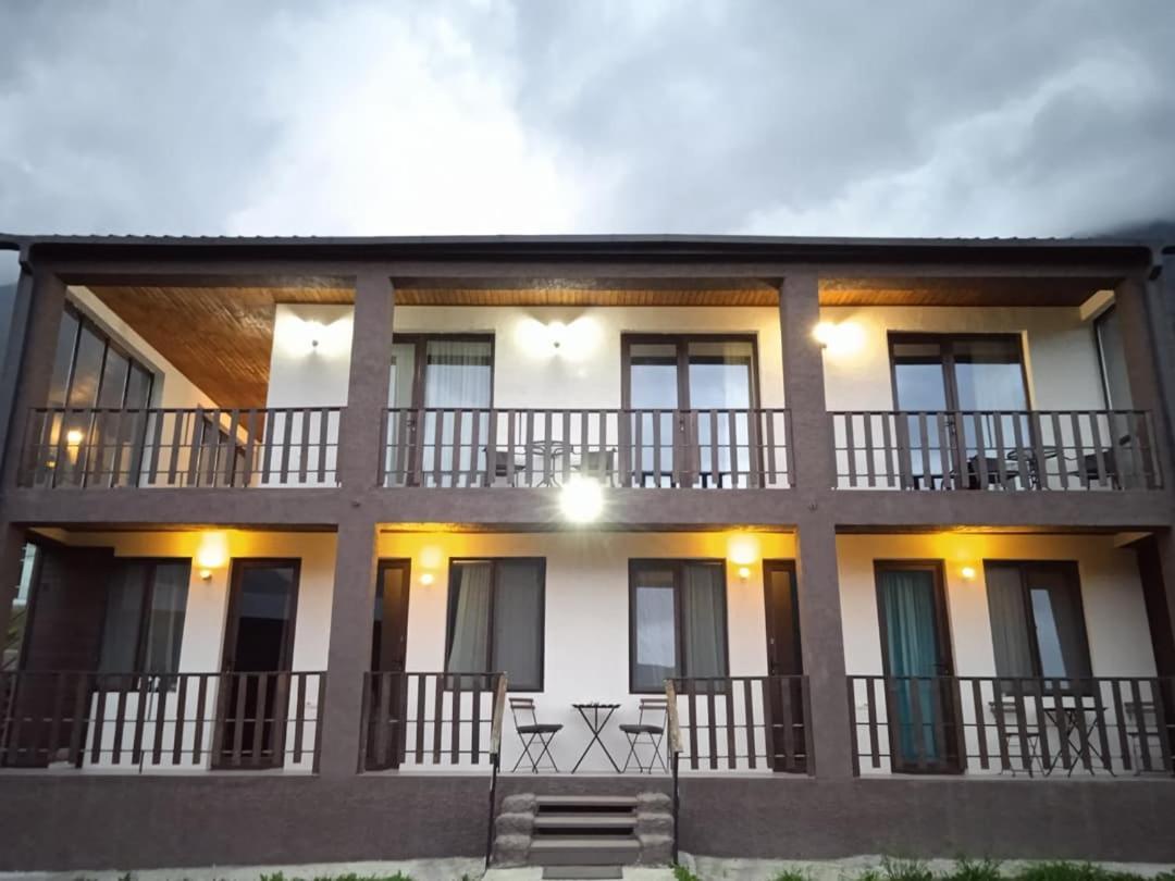 Elsada Hotell Kazbegi Eksteriør bilde
