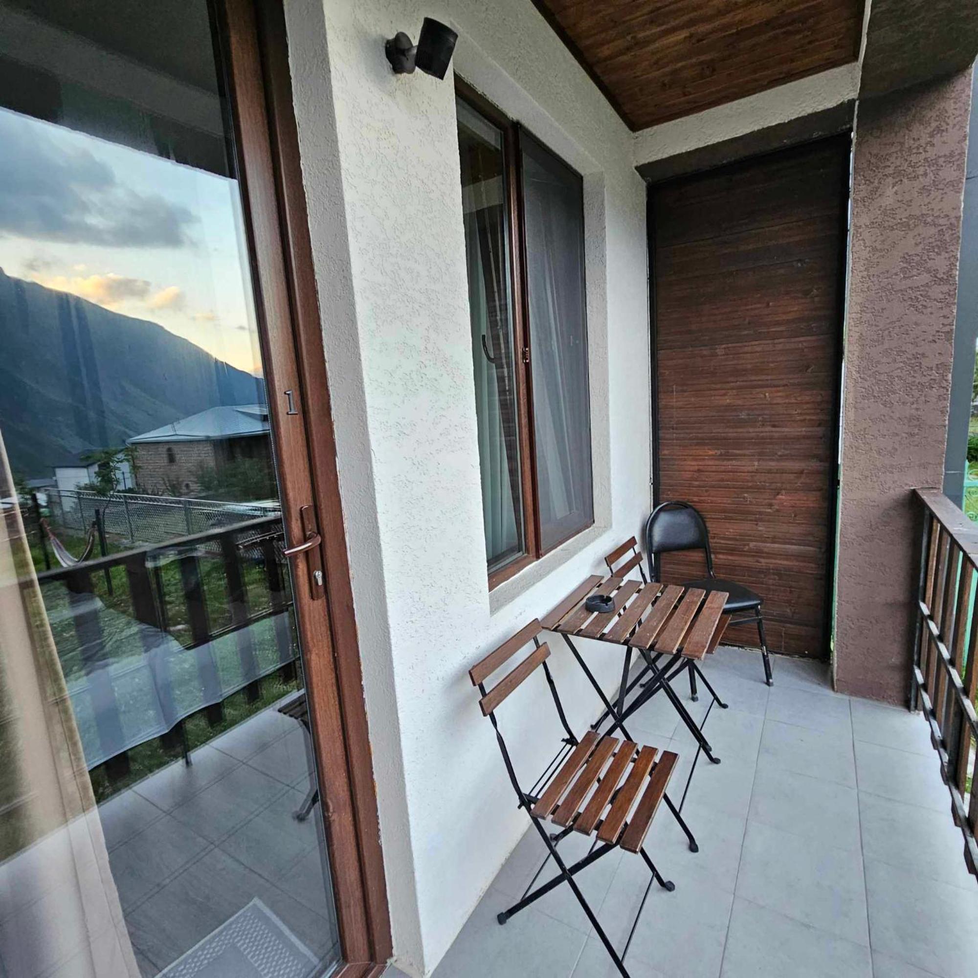 Elsada Hotell Kazbegi Eksteriør bilde