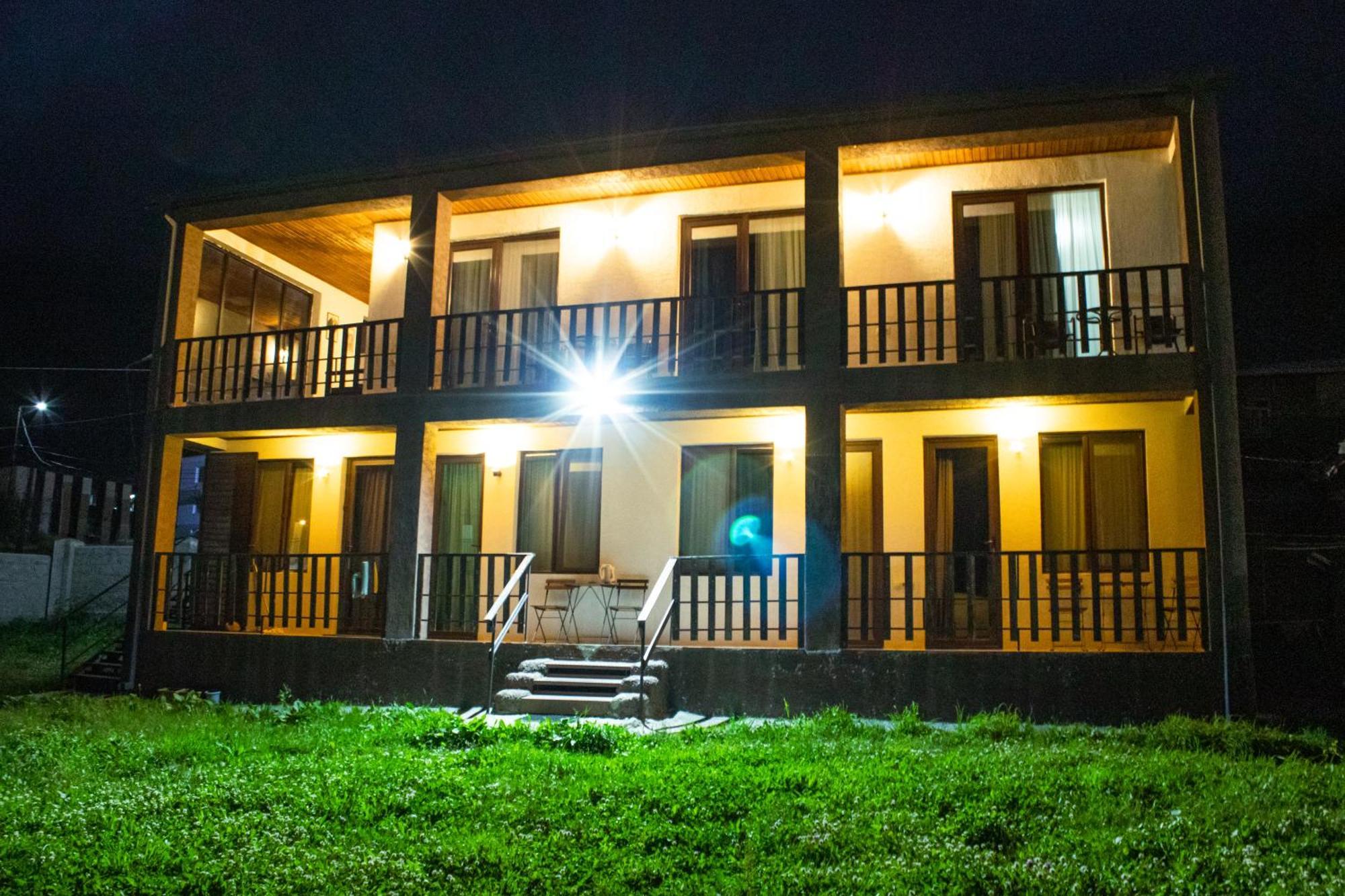 Elsada Hotell Kazbegi Eksteriør bilde