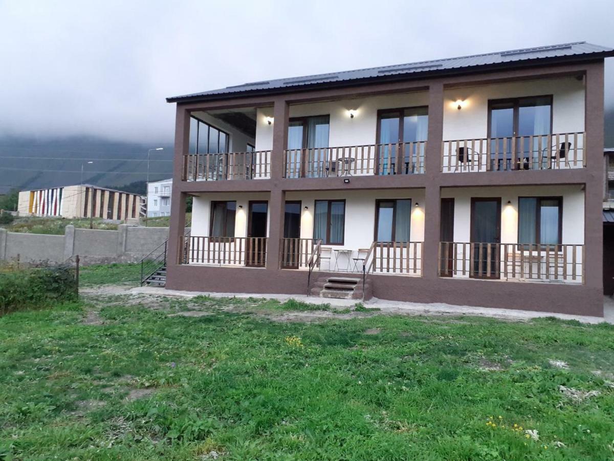 Elsada Hotell Kazbegi Eksteriør bilde